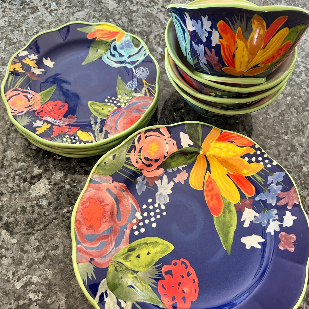 The PIONEER WOMAN  Celia 12 piece, service for four.